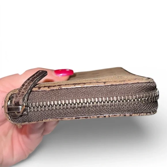 Gucci Guccissima Monogram Zip Wallet - Picture 4 of 8